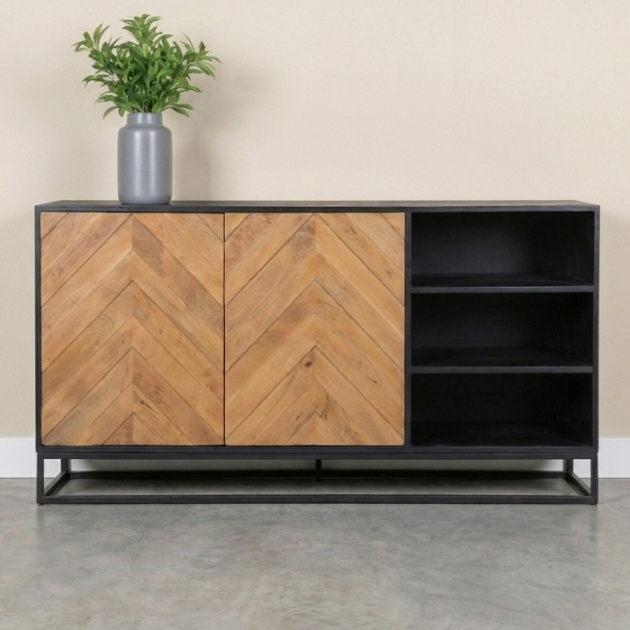 Mangohout dressoir met visgraat patroon op de deuren.