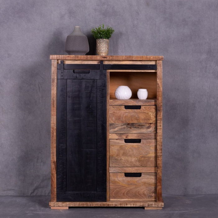 Mangohouten ladekast met zwarte schuifdeur.