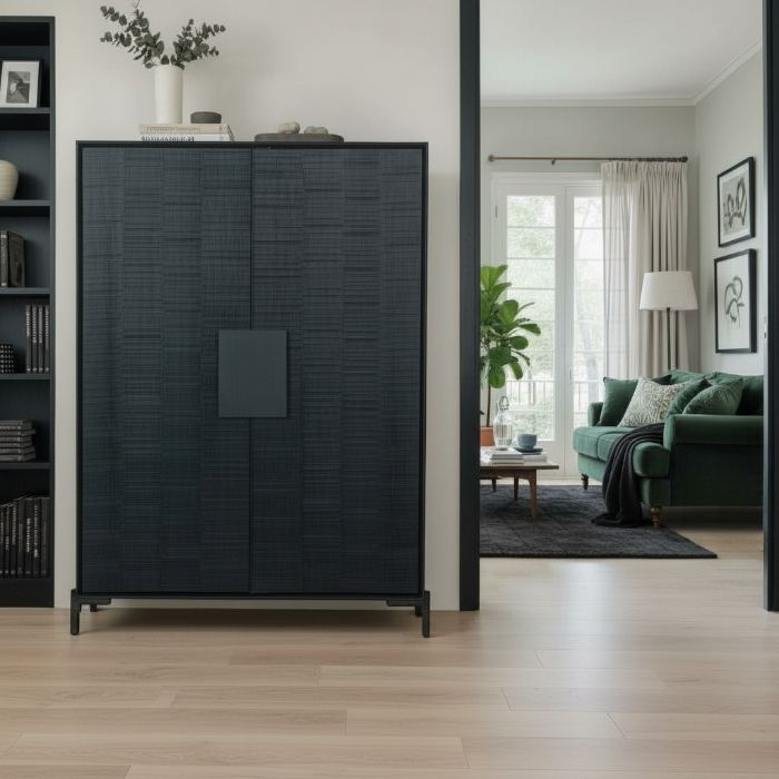 Sfeerafbeelding opbergkast zwart 140 cm hoog. 