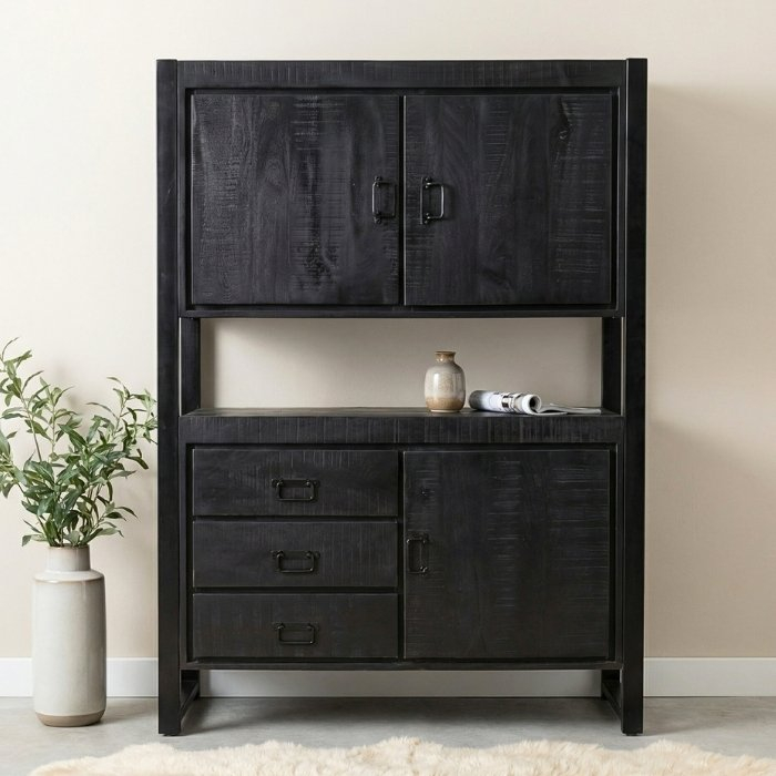 Opbergkast van mangohout in het zwart.