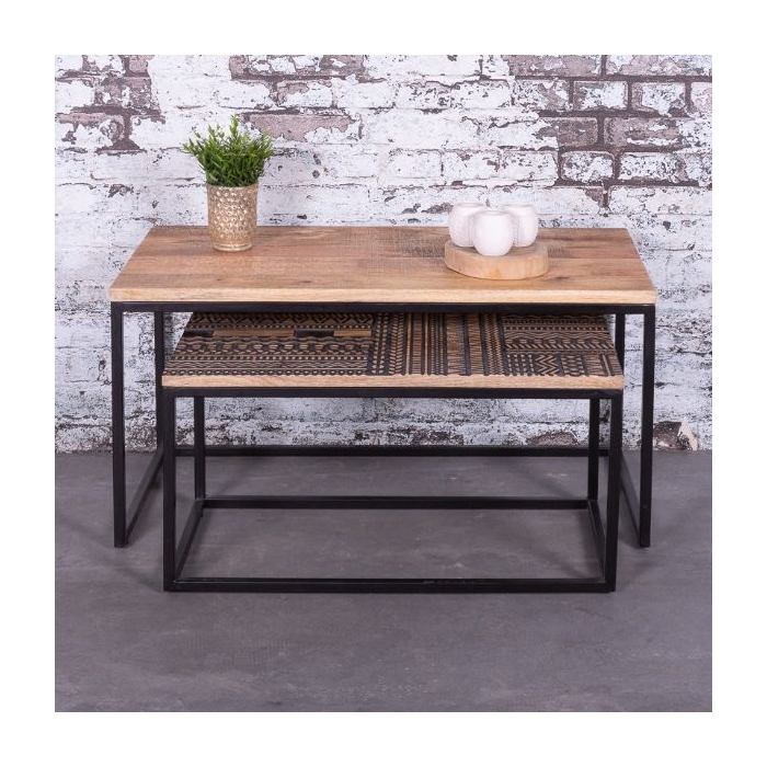 Salontafel set van twee gemaakt van mangohout in combinatie met zwart staal.