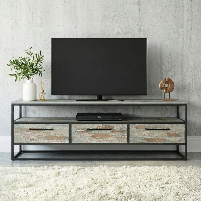 Tv meubel industrieel 180 cm met drie lades.