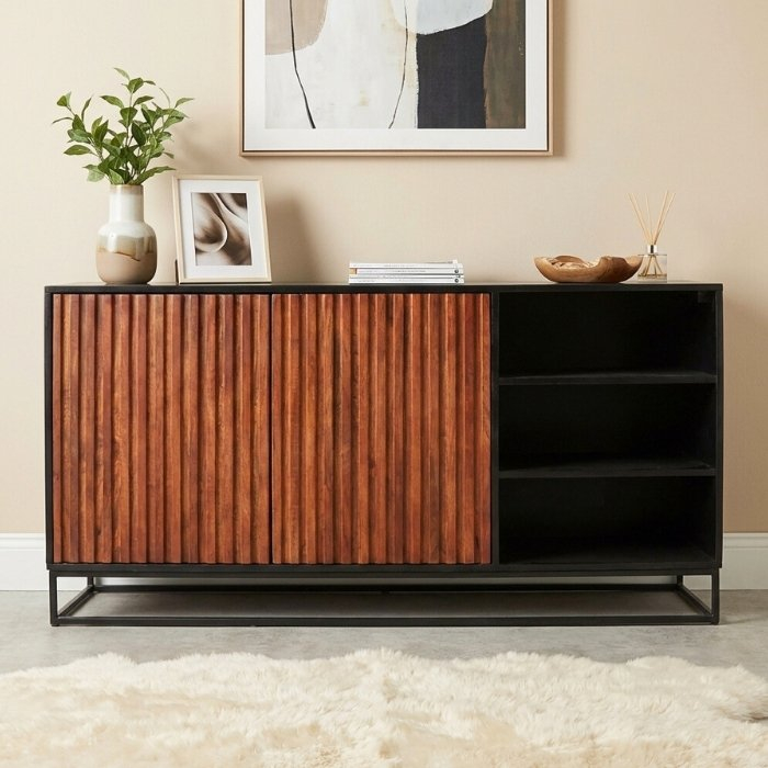 Dressoir met bruine deuren 150 cm.